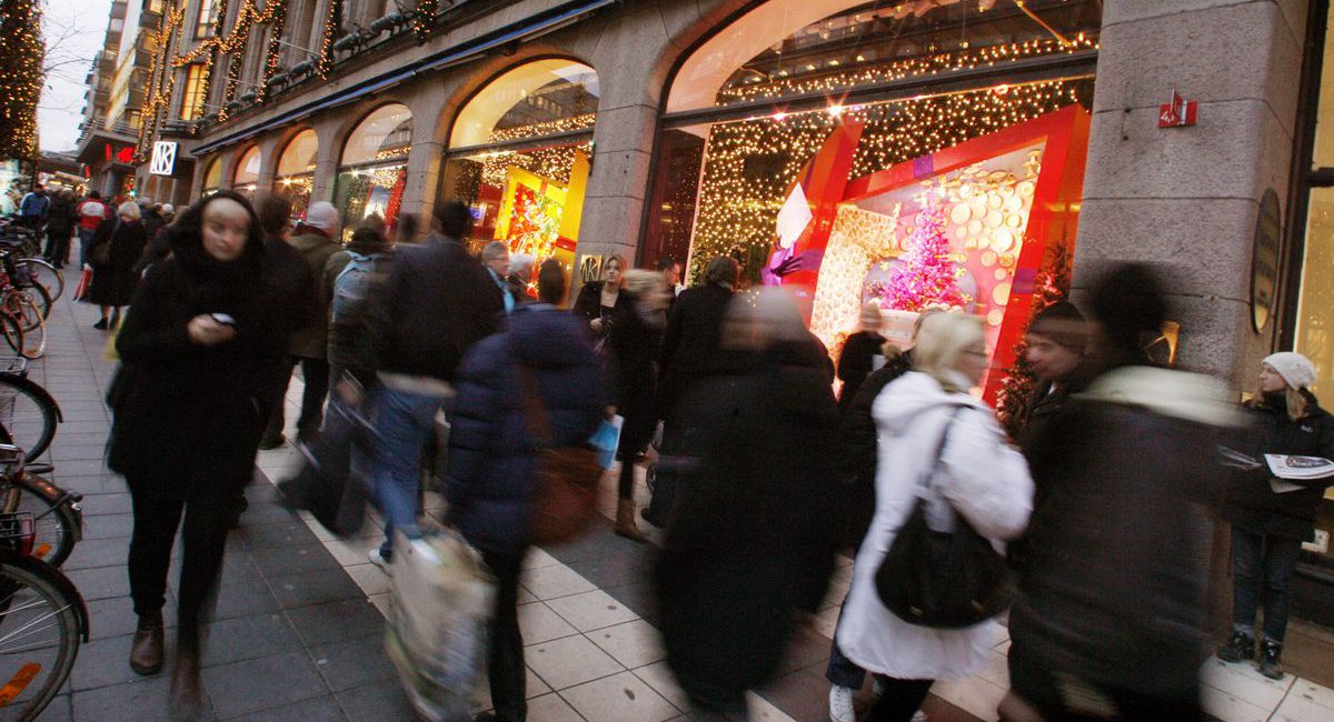 Swedish consumer, business sentiment inches higher in February