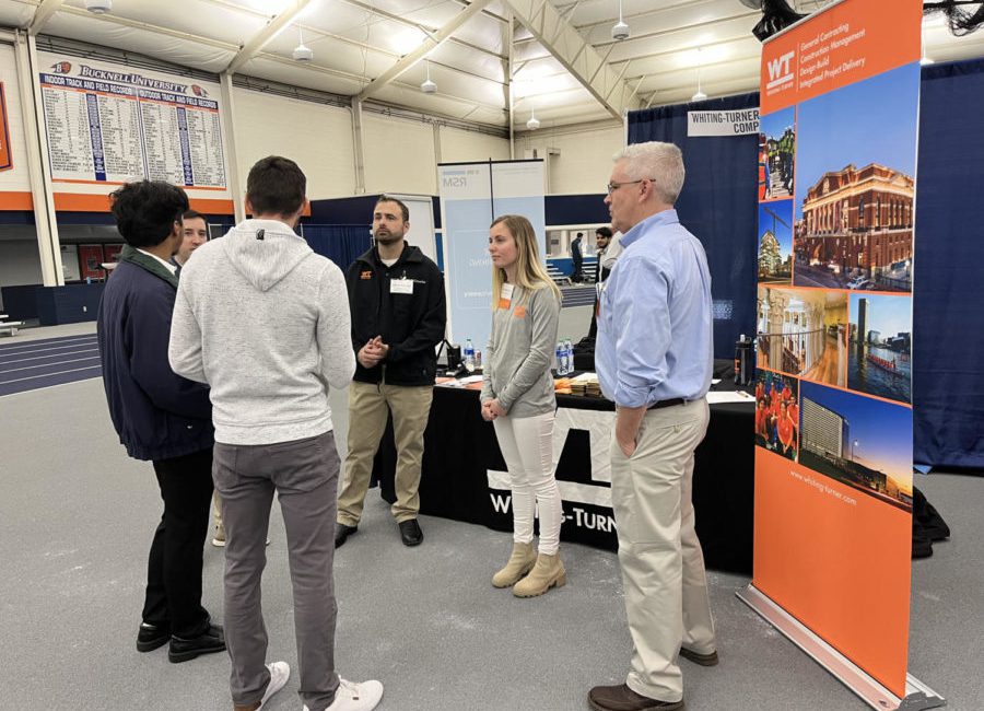 Job & Internships Fair offers students opportunity to connect with employers