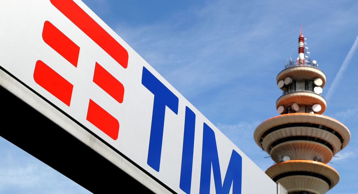 Telecom Italia sees return to core profit growth as home business improves