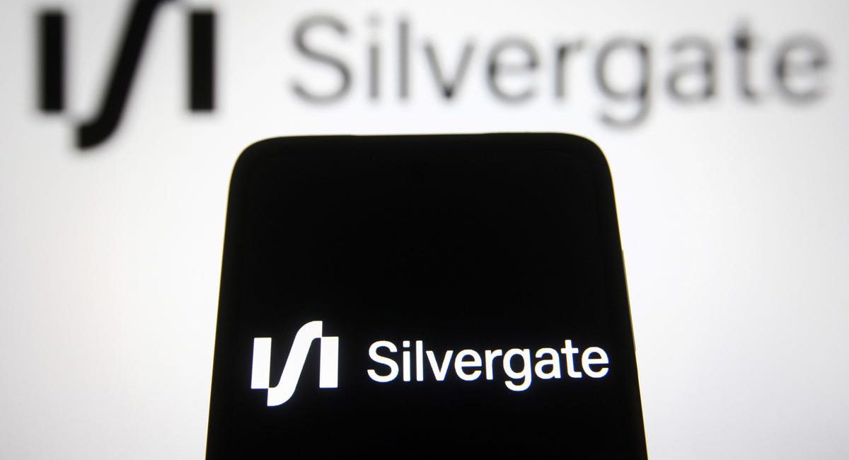 Silvergate Throws In The Towel, Crypto Bank Will Wind Up Business After Customers Flee