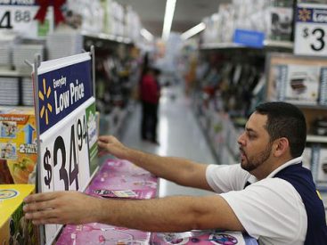 Walmart, Target, Kroger, and more major retailers go head-to-head in an escalating 'labor hoarding' war over hourly employees