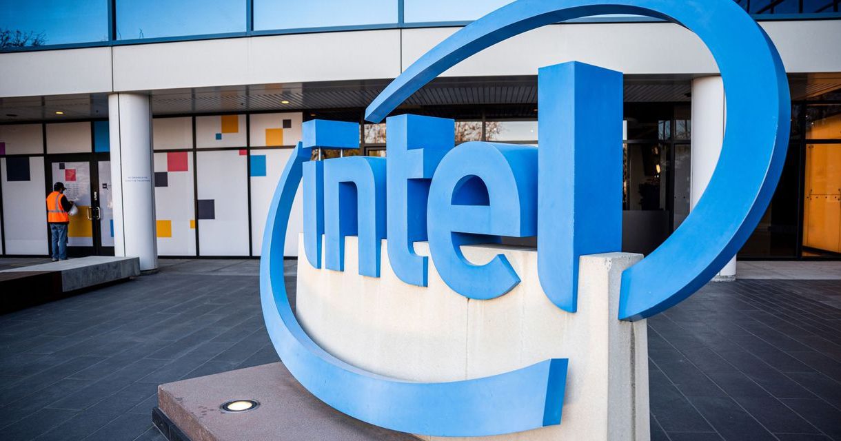 Sell Intel Stock. The Chip Maker’s Business Model Makes No Sense, Says Analyst.