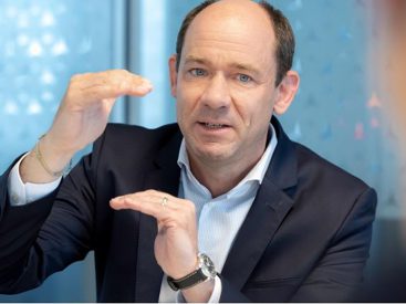 AI is the boost Mercedes-Benz needs to digitally transform
