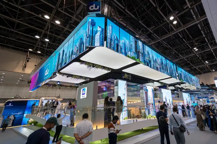 Du accelerates digital transformation with integrated solutions, propelling the UAE's AI economy at GITEX 2024