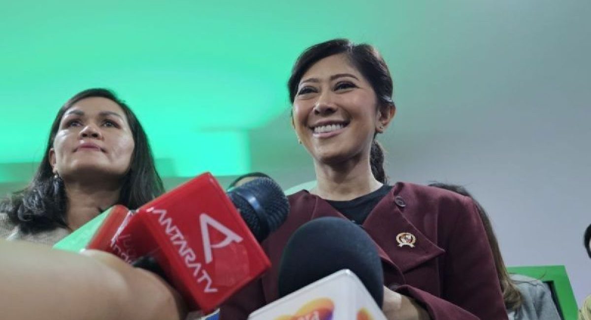 Meutya Hafid asks regional heads to spearhead digital transformation